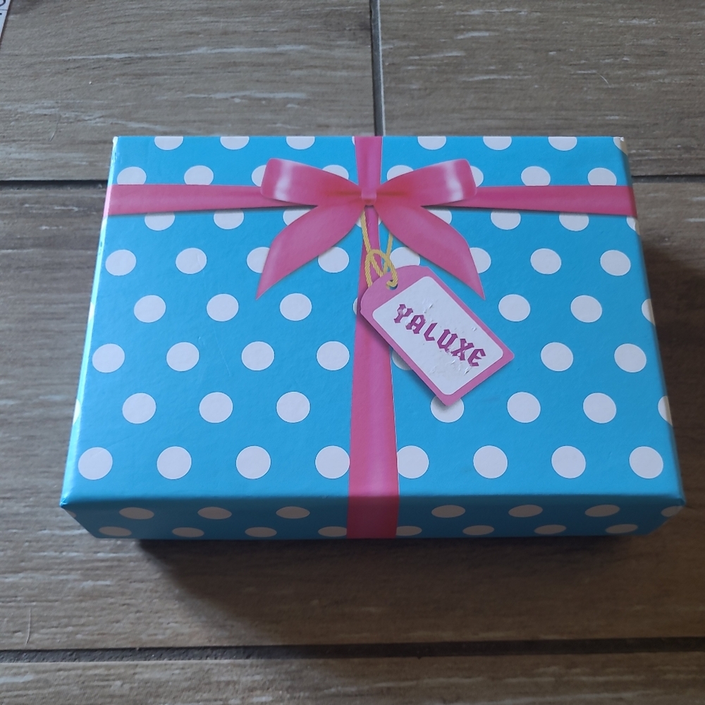 Blue And White Polka Dot Small Cardboard Gift Box With Pink Bow 4"x5.5"x1"